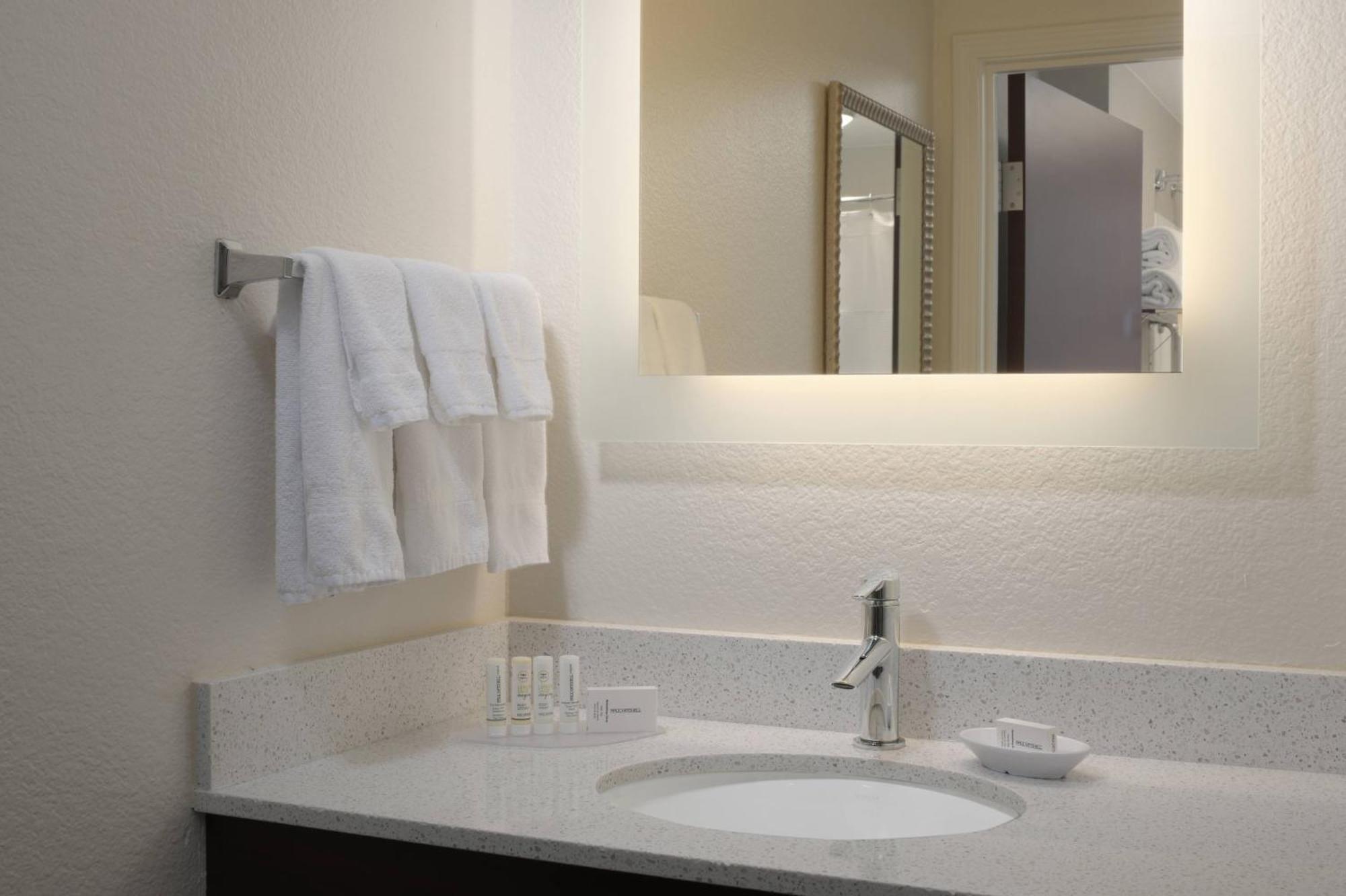 Springhill Dallas Addison/quorum Drive 3* Addison